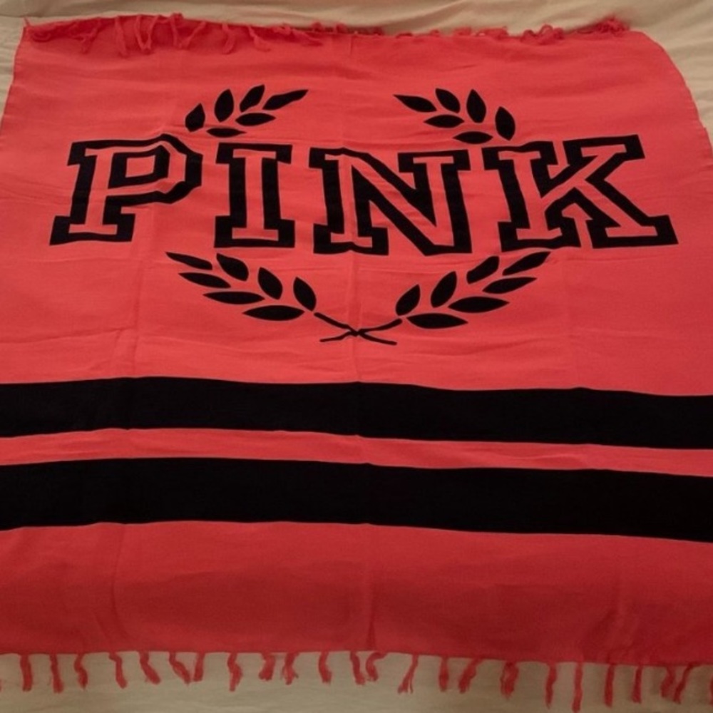 VS PINK stadium beach blanket NWT - Picture 2 of 5